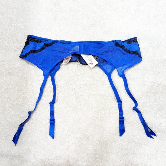 La Senza garter belt & panty set - Picture 2 of 6